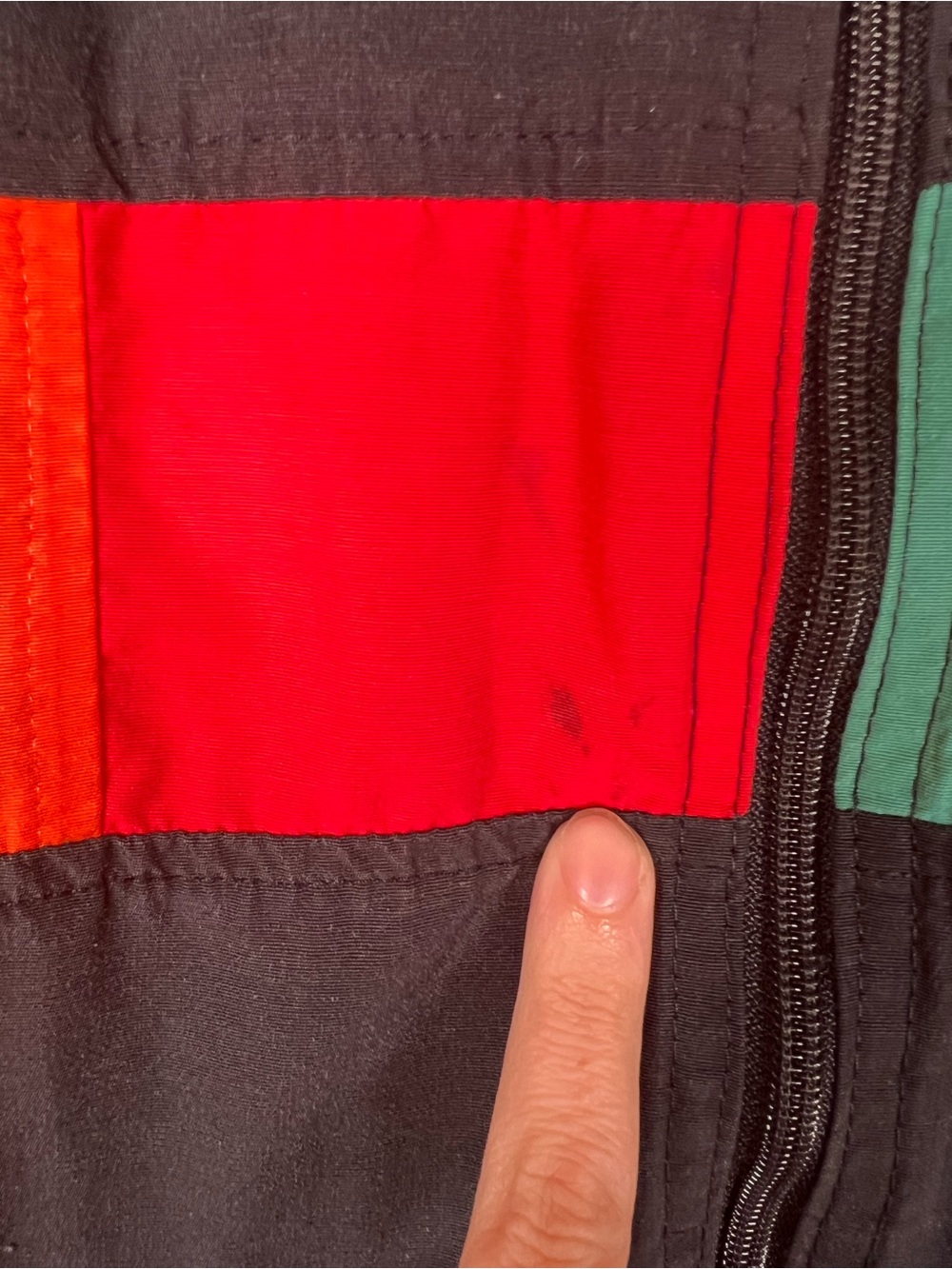 VTG OP Black Hooded Vest with Rainbow Accent Men’s S/M - Picture 5 of 6